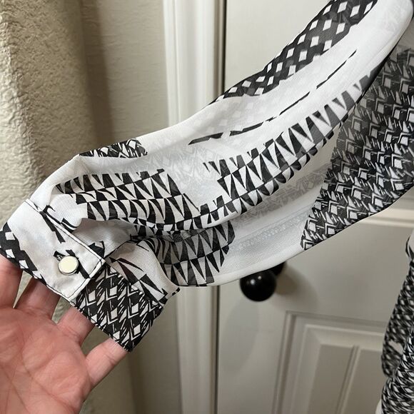 New Directions Black White Sheer Geometric Layered Button Neon Trim Top 1X - Picture 10 of 12